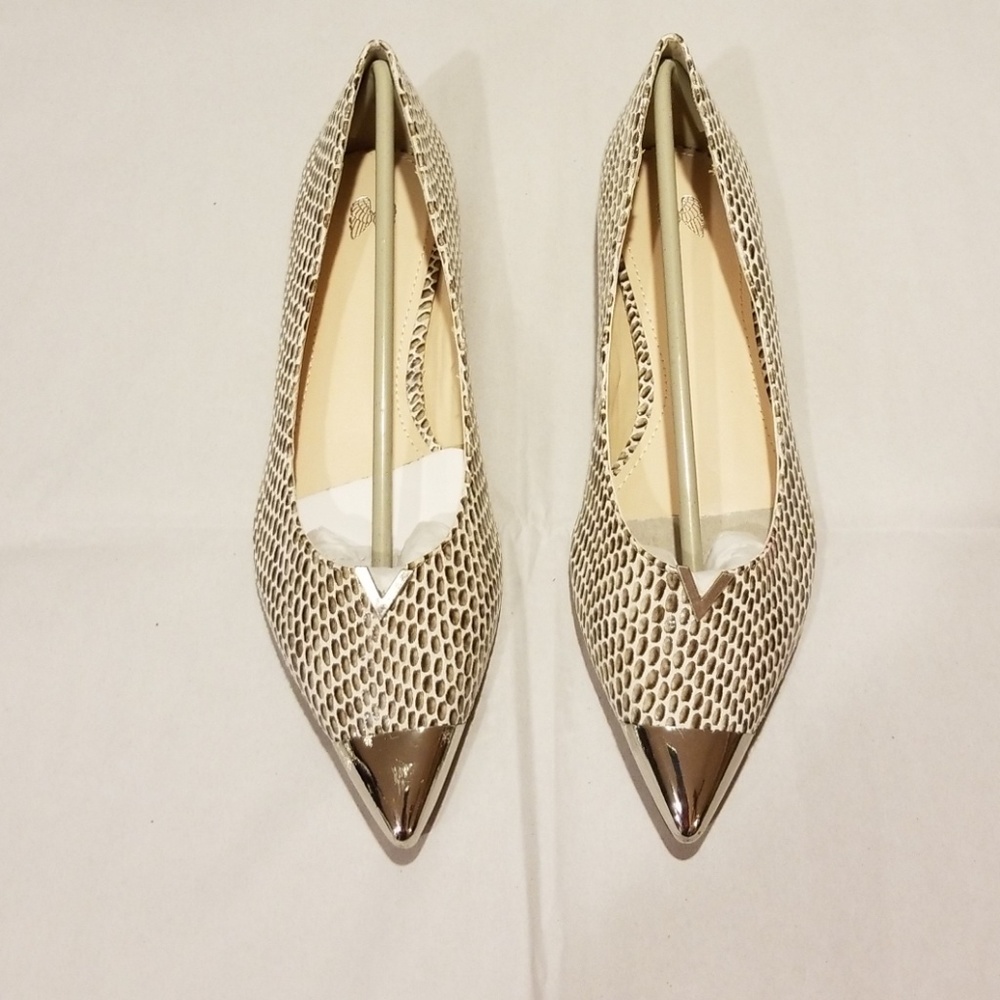NWT Victoria's Secret Flat Toe Flats